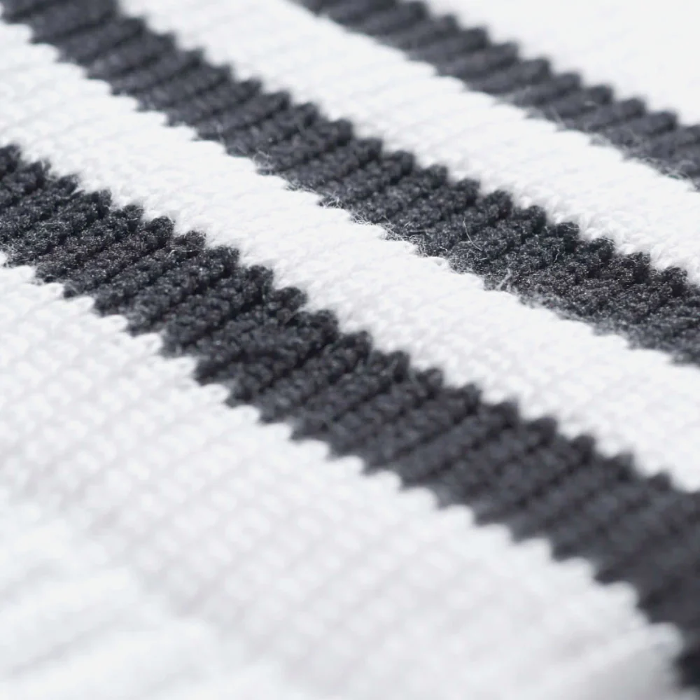 ADIDAS SKATEBOARDING - SOLID CREW SOCKS - White / Black – Image 4