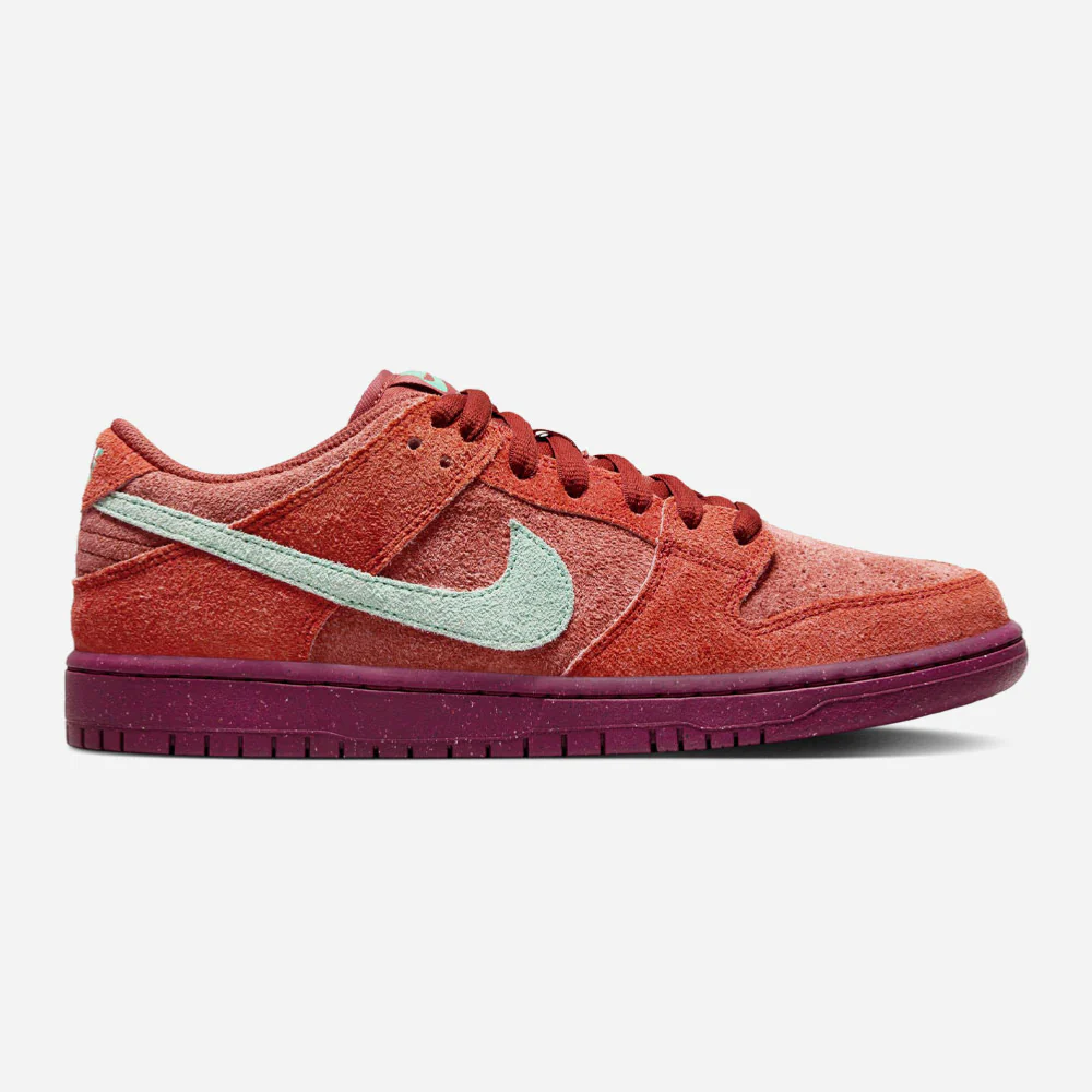 NIKE SB - DUNK LOW PRO PRM - Mystic Red - Emerald Rise - Rugged Orange – Image 2