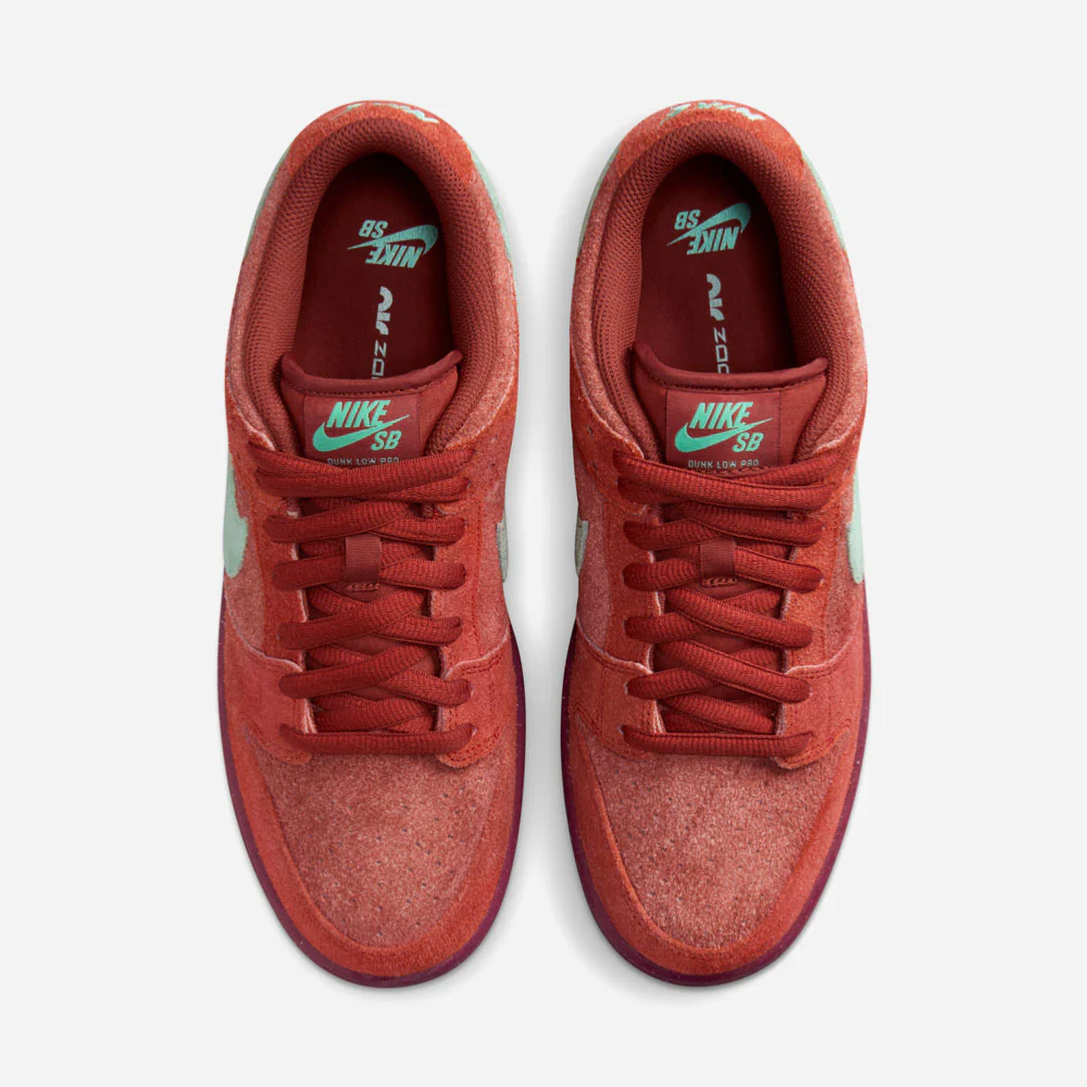NIKE SB - DUNK LOW PRO PRM - Mystic Red - Emerald Rise - Rugged Orange – Image 5