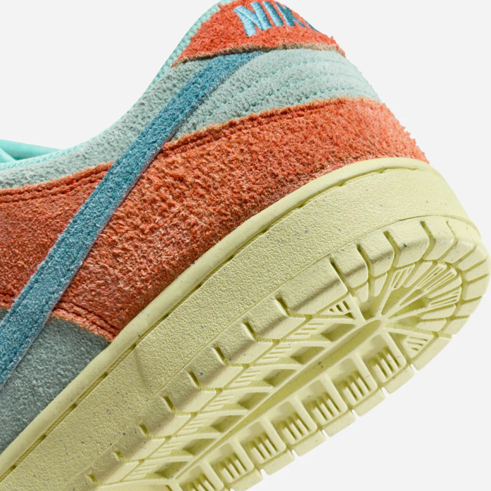 NIKE SB - DUNK LOW PRO PRM - Orange - Noise Aqua-Emerald Rise - Orange – Image 9