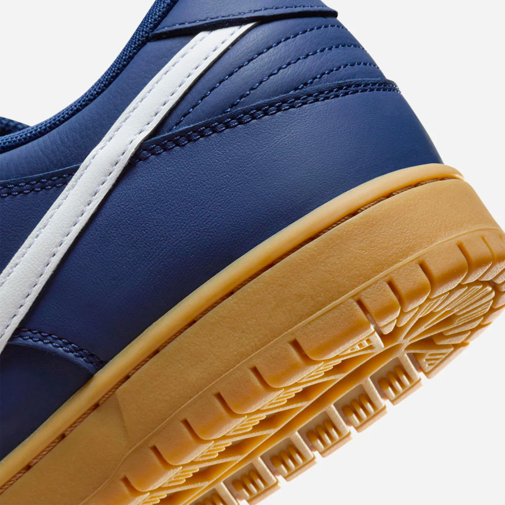 NIKE SB - DUNK LOW PRO ISO - Navy White Navy Gum Light Brown – Image 9