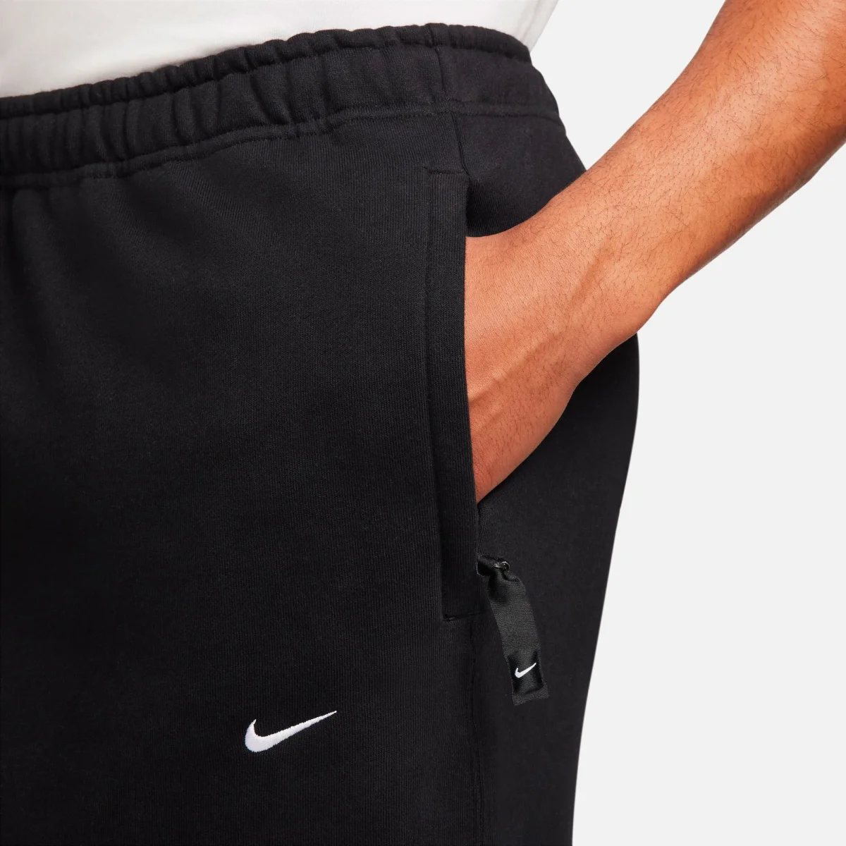 Nike - Solo Swoosh Men's Open Hem Brushed Back Fleece Pants - Black – Image 4