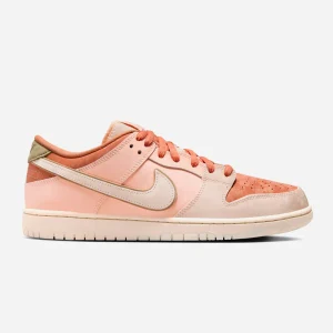 NIKE SB - DUNK LOW PRO PRM - Amber Brown Guava Ice Crimson Tint Hemp
