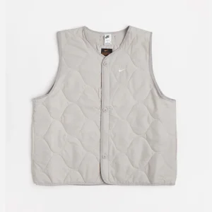 NIKE SB - WOVEN INSULATED MILITARY  - LIGHT IRON ORE WHITE